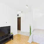 Comfortable Studio Close To Metro Station By Noclegi Renters