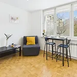 Comfortable Studio Close To Metro Station By Noclegi Renters