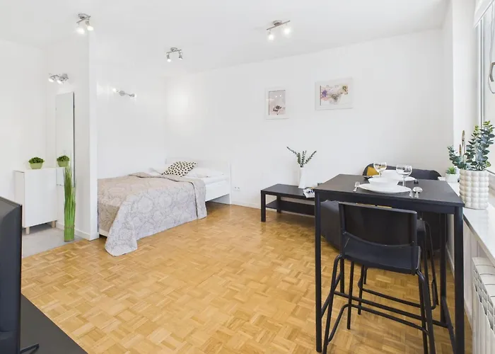 Comfortable Studio Close To Metro Station By Noclegi Renters